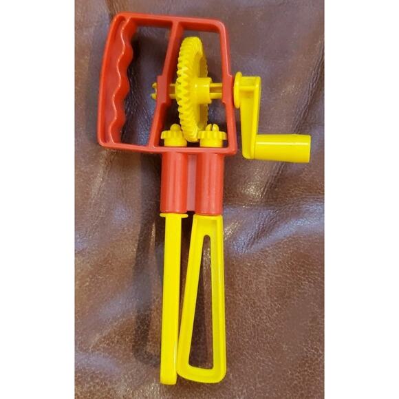 Vintage Gowi Red Yellow Plastic Egg Beater Classic Pretend Play Toy Austria - Picture 2 of 6